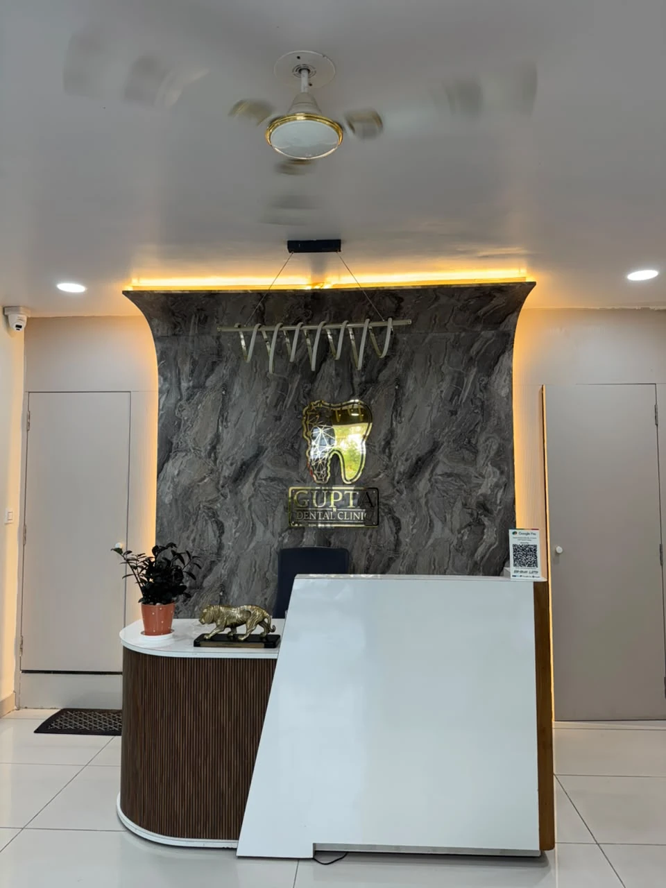 Gupta Dental Clinic Nirman Nagar reception